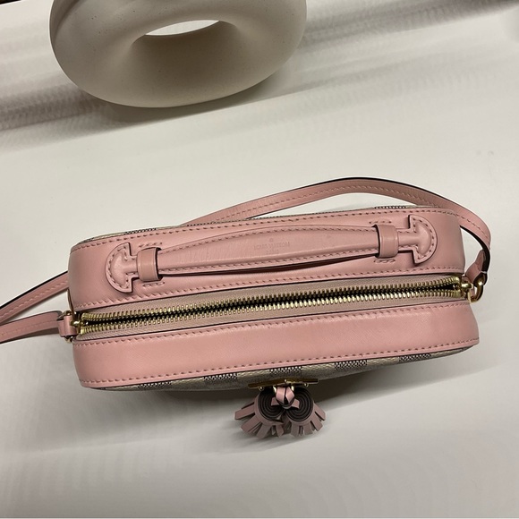 Crossbody bag in good condition. Has plenty of space inside. - Picture 5 of 5